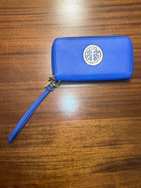 Blue Wristlet Wallet with Decorative Gold  Medallion